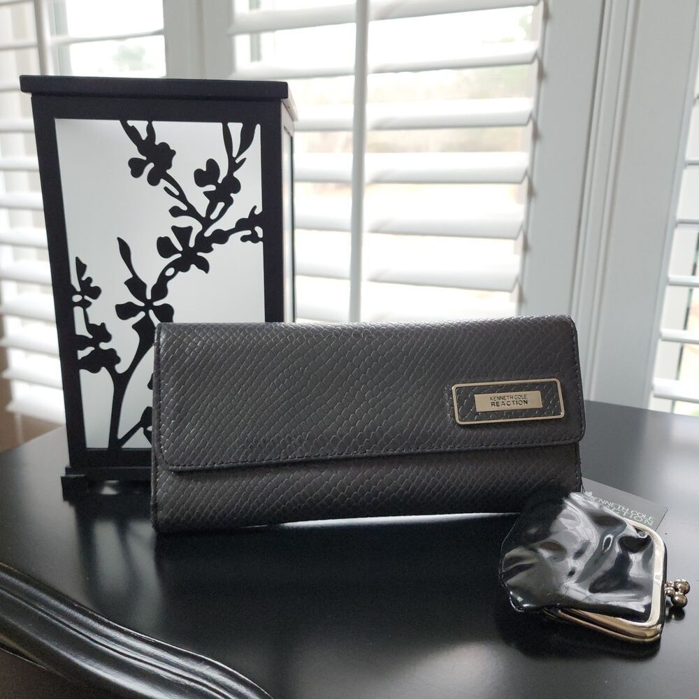Kenneth Cole Reaction Grey Snakeskin Textured Clutch Wallet